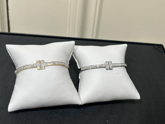 Stainless steel bracelet with crystals hinged.￼￼